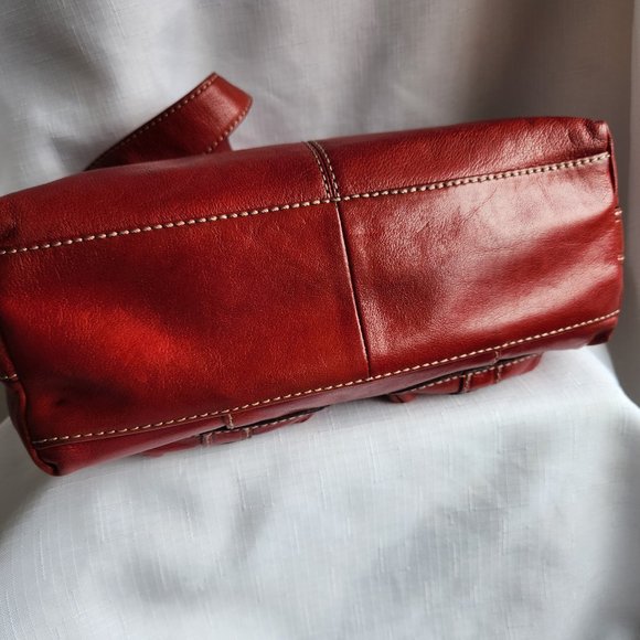 Fossil Red Leather Lady Purse/ Handbag - Picture 4 of 16